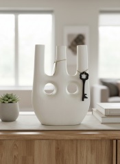 Metal Anahtarlı Vazo