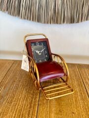 Kırmızı Koltuklu Masa Saati